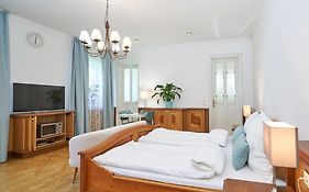 Exclusive Entry: Cozy Guestroom